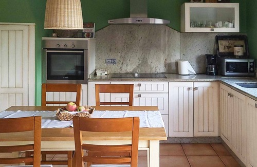 Queo de Abaixo House | AG Bértoa House, garden & exterior dining room x8