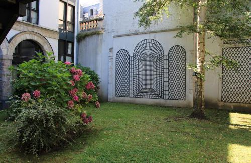 Old Lille Apartment | Escalille le Voltaire