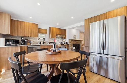 Chambly House | Escapade Chambly I Lake & Spa 8BR