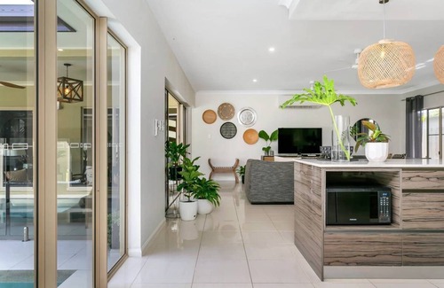 Palm Cove House | ESCAPADES @ Palm Cove is a luxury house with heated pool