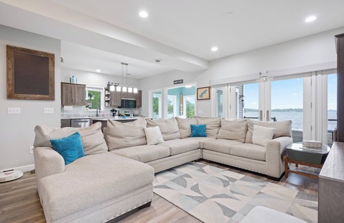 Lake Odessa House | Escape Busy Life to Lakeshore Luxury ! FREE tritoon rental with 7+ Day booking