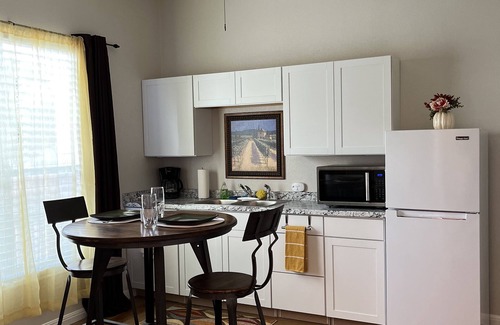 Driftwood Apartment | Escape the city noise & enjoy Country Life with Wineries near by