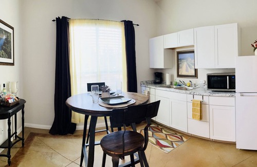 Driftwood Apartment | Escape the city noise & enjoy Country Life with Wineries near by