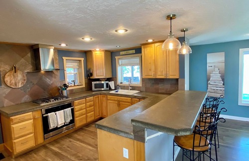 Moses Lake House | Escape The Hustle & Bustle And Enjoy Lake Living For A Weekend Or Stay A Week