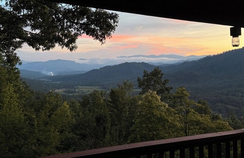 Frank Cabin | Escape the ordinary, discover the tranquility & warmth of this A-Frame cabin