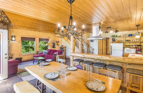 Randle Cottage | Escape the Tech-connected at Relaxing Elk Meadows