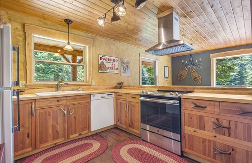 Randle Cottage | Escape the Tech-connected at Relaxing Elk Meadows