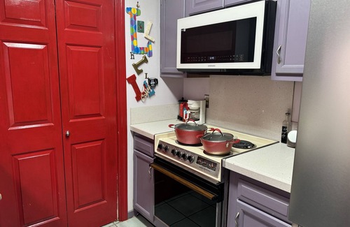 Tougaloo House | Escape to a Blissful Townhouse of Vibrant Colors