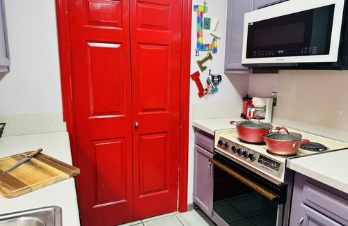 Tougaloo House | Escape to a Blissful Townhouse of Vibrant Colors