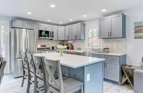 Town of Lumberland House | Escape to a new home with hot tub, fire pit, hiking, water park & casino nearby!
