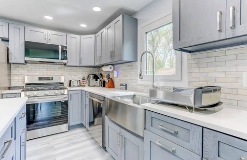 Town of Lumberland House | Escape to a new home with hot tub, fire pit, hiking, water park & casino nearby!