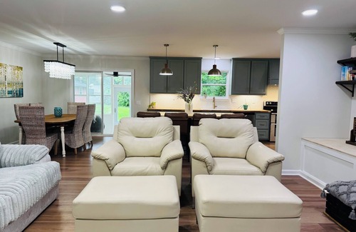 South Cleveland House | Escape to Bell Branch Place: Where Relaxation Meets Comfort