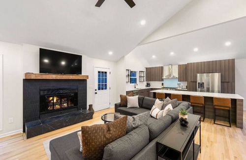 Woodstock House | Escape to Forest Lake Retreat on Lake Allatoona near Lake Point Sports Complex