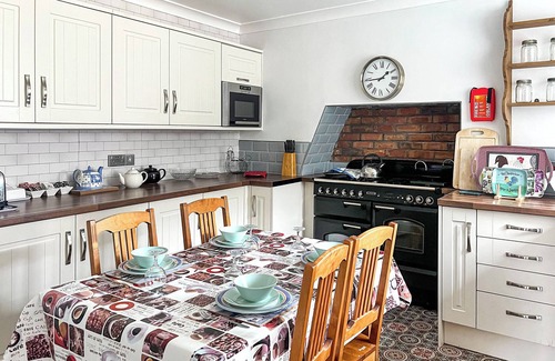 Carmarthen Cottage | Escape to our pet-friendly haven nestled in the heart of Carmarthen.