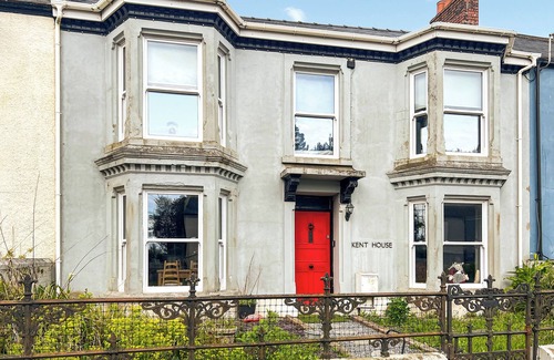 Carmarthen Cottage | Escape to our pet-friendly haven nestled in the heart of Carmarthen.
