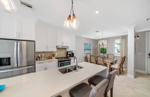 Palm Cay House | Escape to Paradise at Oceanfront Dreams - Your Idyllic Coastal Haven!