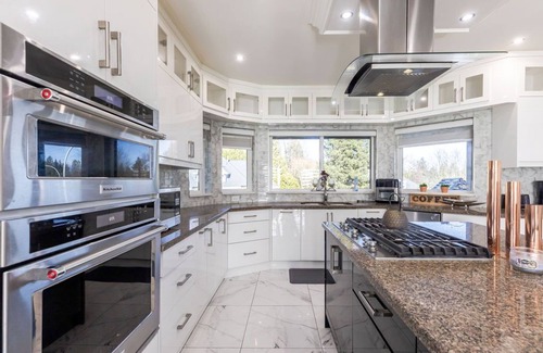 Fleetwood House | Escape to paradise: Your dream vacation awaits at our stunning Vrbo Property!