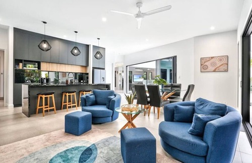 Palm Cove House | Escape to spacious Villa Lika - Stay at Palm Cove - Heated Pool - Ocean breezes