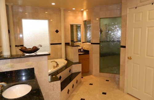 Alpine House | Escape to Tavern Hideout! Your home away from home!