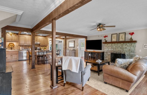 Dickson County Other | Escape to the countryside with the Farmhouse at Carmels Landing!