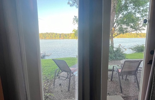 Gladewater House | Escape to the Lake for a Hidden Gem. Magnificent lake side setting.