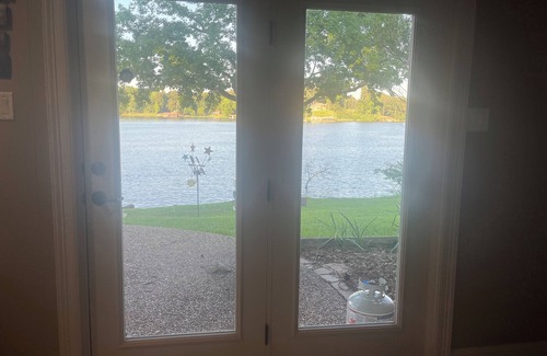 Gladewater House | Escape to the Lake for a Hidden Gem. Magnificent lake side setting.