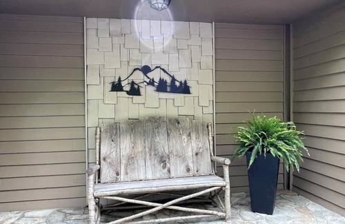 Boone House | Escape to the mountains, immerse in the beauty of the trees & peaks.