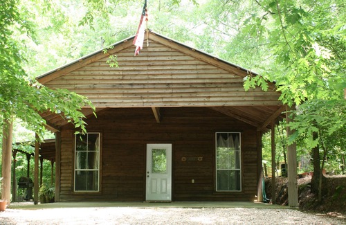 Roxie Cabin | Escape to the peace and quiet of the forest. No planes, trains, highway noise
