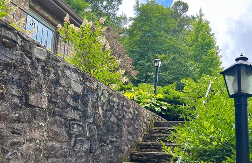 Lake Junaluska Cabin | Escape to tranquility at this Lake Junaluska cabin w/stunning views & amenities