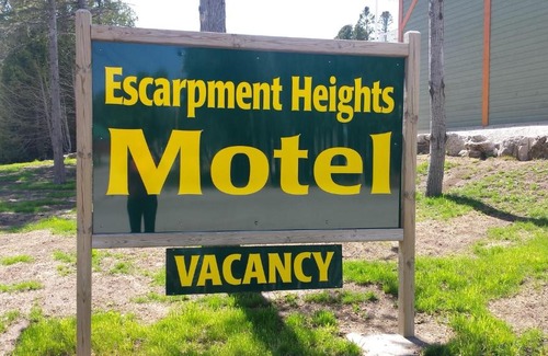 Tobermory Hotel | Escarpment Heights Motel