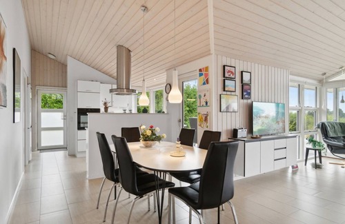 Bønnerup Strand House | "Esmeralda" - 350m from the sea by Interhome