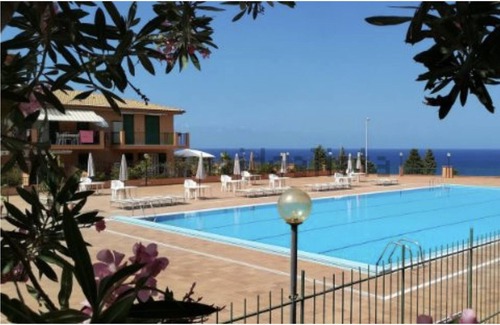 Pollina Apartment | Esmeralda house