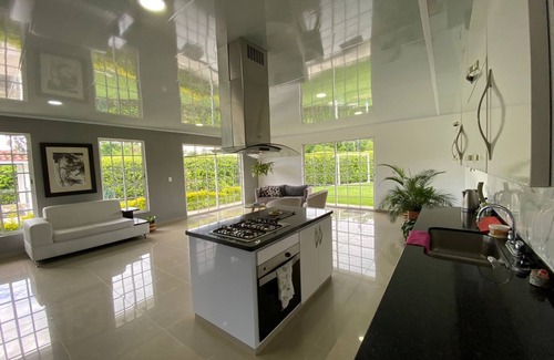 Pereira Condo | Espectacular casa campestre en cerritos, piscina, jacuzzy, bbq, cancha futbol