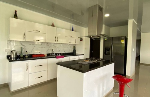 Pereira Condo | Espectacular casa campestre en cerritos, piscina, jacuzzy, bbq, cancha futbol