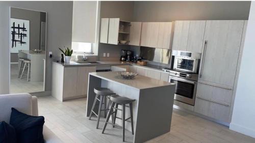 Hollywood South Central Beach Apartment | Espectacular Condo Esquina Beach House Hollywood Apartamento