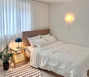 Seongnae-dong Apartment | Essential House, Seoul