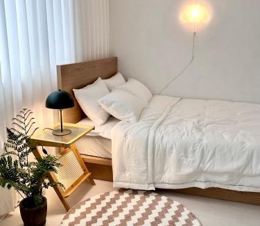 Seongnae-dong Apartment | Essential House, Seoul