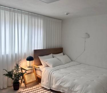 Seongnae-dong Apartment | Essential House, Seoul