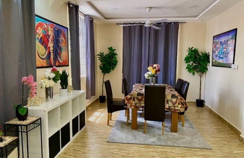 Oyibi House | Essmante Villa - Comunal Pool, Gym, Tennis & Basketball Court