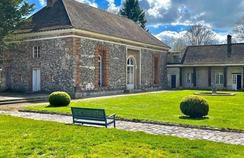 Bercheres-sur-Vesgre House | Estate 60 km west of Paris