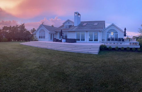 Quogue House | Estate Section - 2 acres - Salt Water Pool