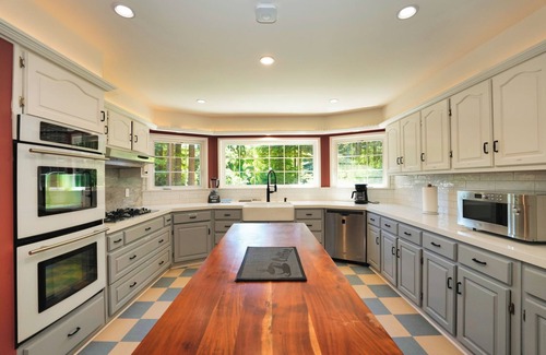 Boulder Creek Bed & Breakfast | Estate w/Redwoods, Majestic Fireplace, Redwoods, Pool, Spa in Santa Cruz County
