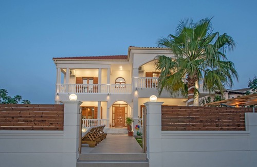 Alonia Villa | Estella Luxury Villa