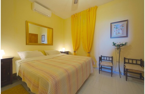 Estepona House | Estepona Seafront Apartment. Panoramic seaviews, Pool, Beach, Parking, Terrace