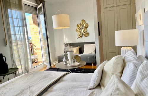 Gorraiz House | Estilosa casa golf suites