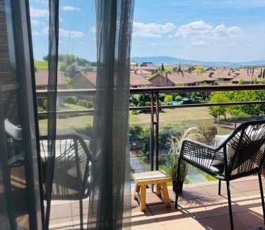 Gorraiz House | Estilosa casa golf suites