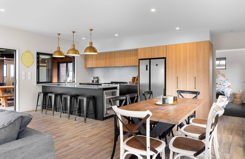 Mangawhai House | Estuary Escape - Waterfront property with estuary access