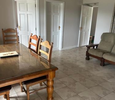 Shanavooneen House | Estuary view Farmhouse