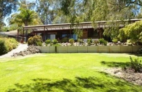 Leschenault House | Estuary water views 4bedroom home with pool