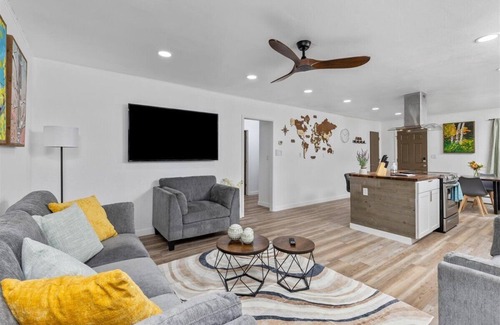University Area House | Eternal Leaves - Elegant & Relaxing UMED Home